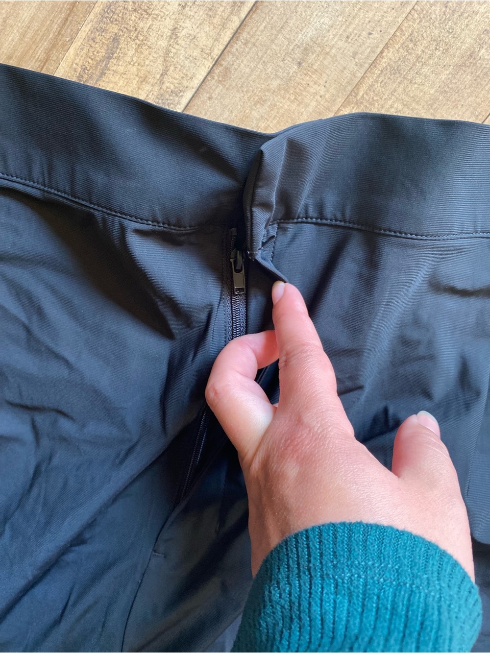 Old Navy Black lightweight Wide-Leg active pants - Picture 3 of 5